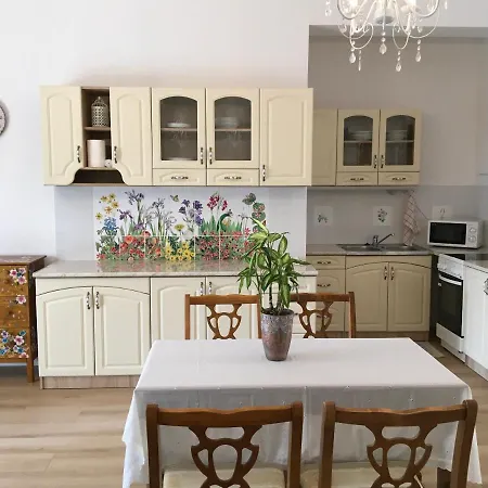 Rosa Centre 블로톤퓌레드