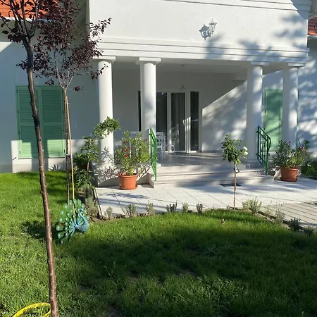 Rosa Centre *