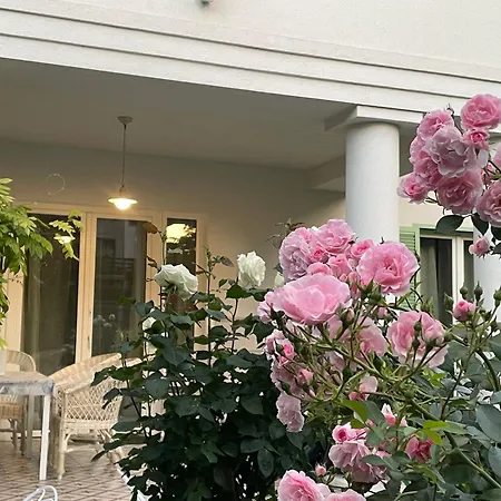 Villa Rosa Centre *