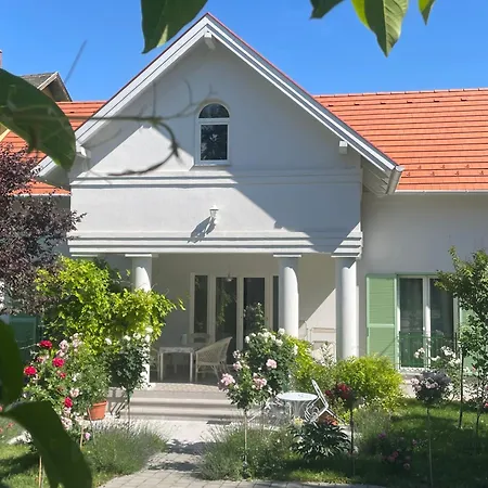 Rosa Centre Villa *